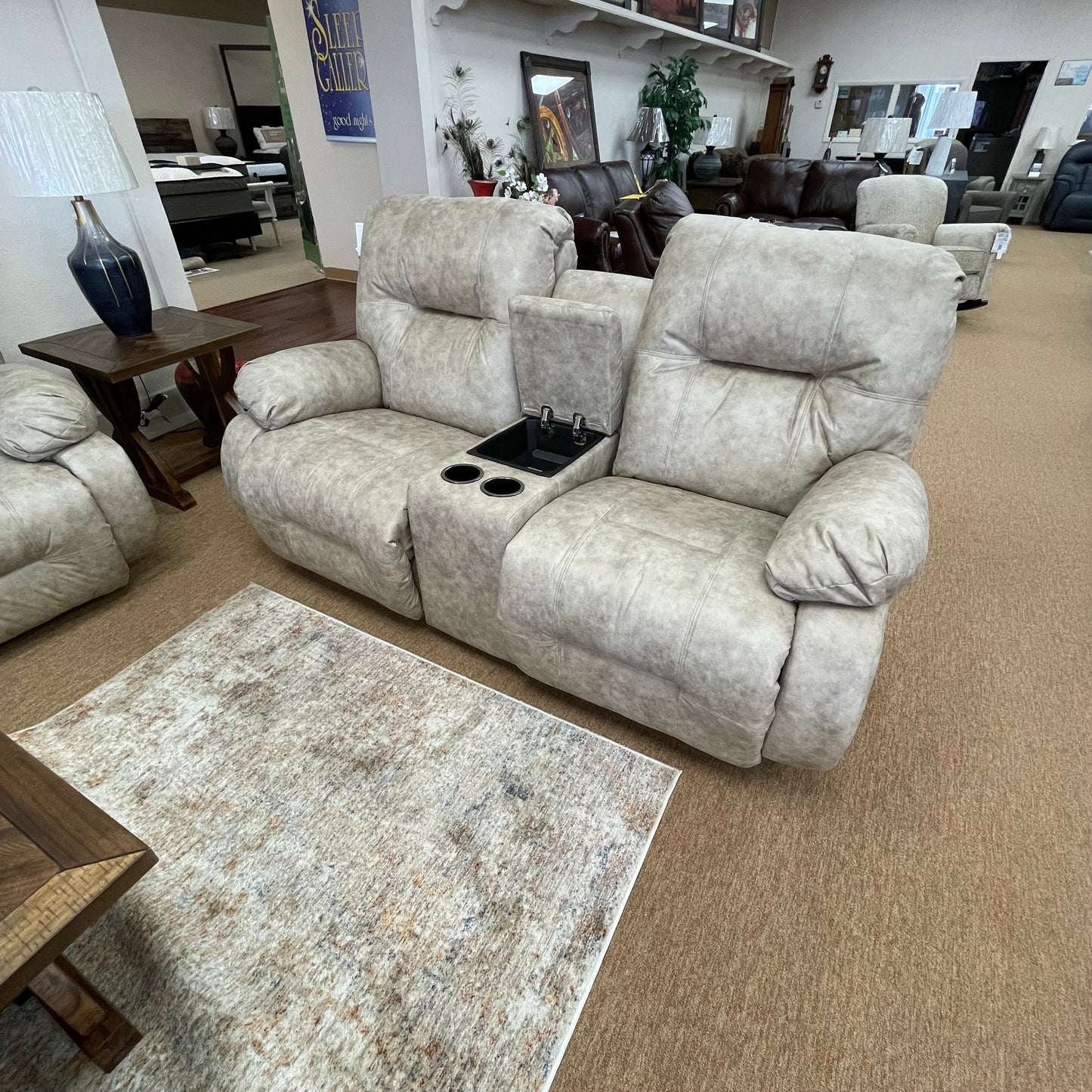 Brinley (L700) Reclining Loveseat