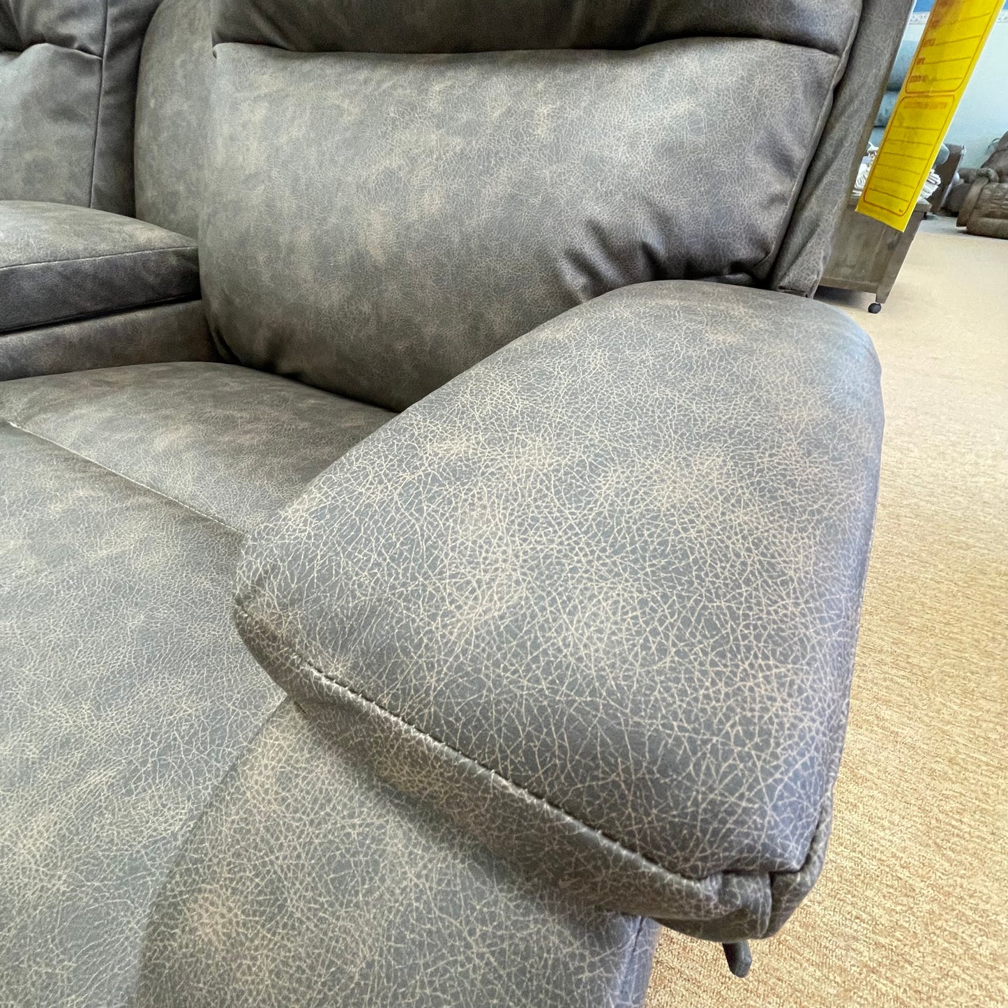 M910 Sectional