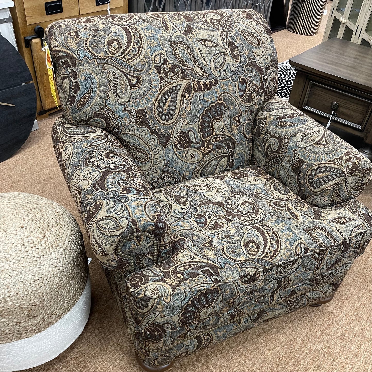 5Q04N Chair and Ottoman